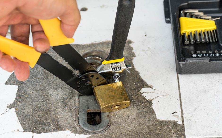 comment demonter une serrure de porte d'entrée Malakoff